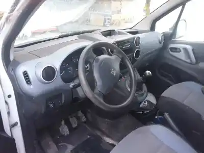 Véhicule à la ferraille peugeot partner kombi active de l'année 2012 alimenté 9h06