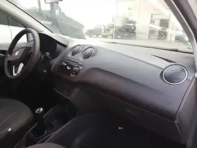 Véhicule à la ferraille seat ibiza sc (6j1) reference de l'année 2011 alimenté cfwa