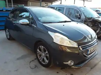 Véhicule à la ferraille peugeot                                            208                                                                                                                                                                                                                                                        active                                                                                                                                                                                                                                                     de l'année 2012 alimenté 8hr