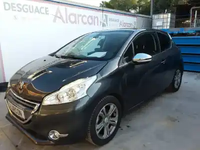 Véhicule à la ferraille peugeot                                            208                                                                                                                                                                                                                                                        active                                                                                                                                                                                                                                                     de l'année 2012 alimenté 8hr
