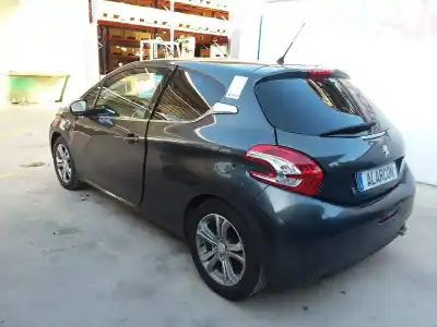 Véhicule à la ferraille peugeot                                            208                                                                                                                                                                                                                                                        active                                                                                                                                                                                                                                                     de l'année 2012 alimenté 8hr
