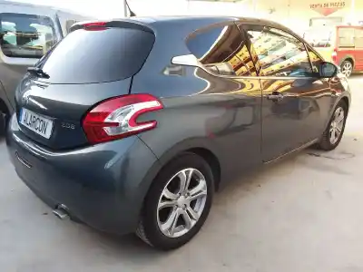 Véhicule à la ferraille peugeot                                            208                                                                                                                                                                                                                                                        active                                                                                                                                                                                                                                                     de l'année 2012 alimenté 8hr