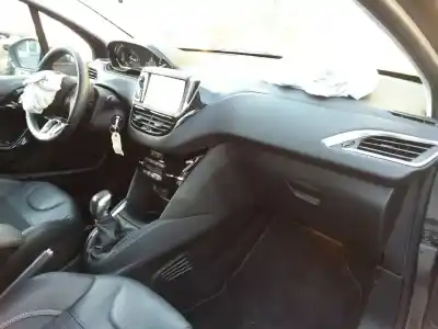 Véhicule à la ferraille peugeot                                            208                                                                                                                                                                                                                                                        active                                                                                                                                                                                                                                                     de l'année 2012 alimenté 8hr