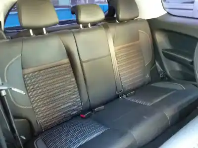 Véhicule à la ferraille peugeot                                            208                                                                                                                                                                                                                                                        active                                                                                                                                                                                                                                                     de l'année 2012 alimenté 8hr