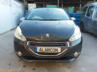 Véhicule à la ferraille peugeot                                            208                                                                                                                                                                                                                                                        active                                                                                                                                                                                                                                                     de l'année 2012 alimenté 8hr