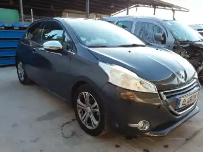 Véhicule à la ferraille peugeot                                            208                                                                                                                                                                                                                                                        active                                                                                                                                                                                                                                                     de l'année 2012 alimenté 8hr