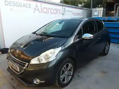Véhicule à la ferraille peugeot                                            208                                                                                                                                                                                                                                                        active                                                                                                                                                                                                                                                     de l'année 2012 alimenté 8hr