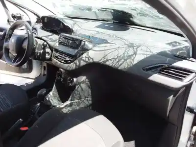 Veículo de Sucata peugeot 208 active do ano 2012 alimentado 9hp