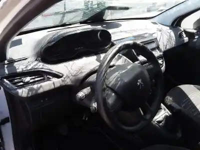 Veículo de Sucata peugeot 208 active do ano 2012 alimentado 9hp