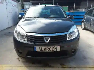 Véhicule à la ferraille DACIA                                              SANDERO                                                                                                                                                                                                                                                    Laureate                                                                                                                                                                                                                                                   de l'année 2012 alimenté D4F732