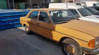 Veicolo di demolizione mercedes-benz clase e (w123) berlina+coupe d 220 dell'anno 1976 alimentato 