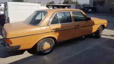 Veicolo di demolizione mercedes-benz clase e (w123) berlina+coupe d 220 dell'anno 1976 alimentato 