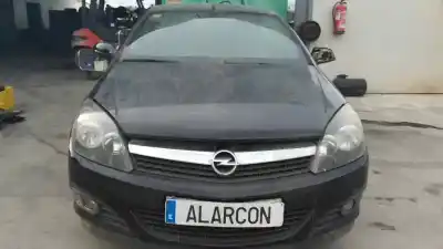 Véhicule à la ferraille OPEL ASTRA TWIN TOP Enjoy de l'année 2006 alimenté Z18XER
