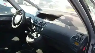 Здавання транспортного засобу citroen c4 picasso sx року 2008 потужний 9hz