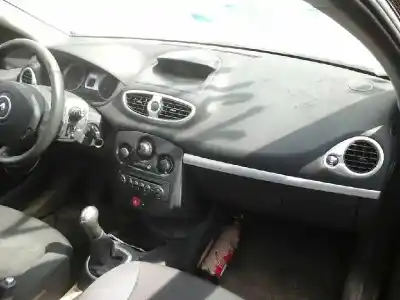 Veículo de Sucata renault clio iii confort dynamique do ano 2005 alimentado k9k768