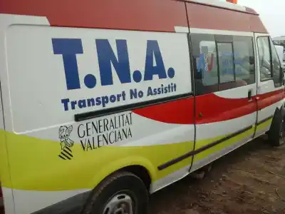 Veículo de Sucata FORD TRANSIT CAJA CERRADA, LARGA (FY) (2000 =>) FT 330 2.4 Express-Line do ano 2004 alimentado 