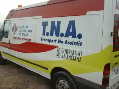 Veículo de Sucata ford transit caja cerrada, larga (fy) (2000 =>) ft 330 2.4 express-line do ano 2004 alimentado 