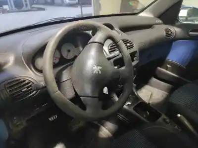 Veículo de Sucata peugeot 206 cc cc do ano 2001 alimentado rfnew10j4