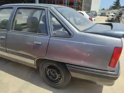 Veículo de Sucata opel kadett e cs berlina do ano 1989 alimentado 17d