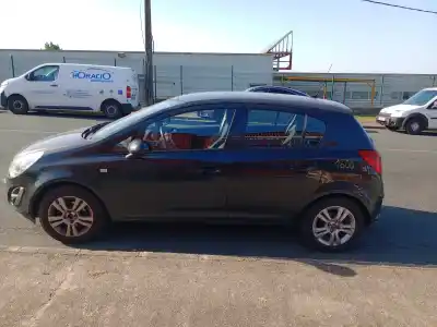 Veicolo di demolizione opel corsa d color edition dell'anno 2013 alimentato a13dte