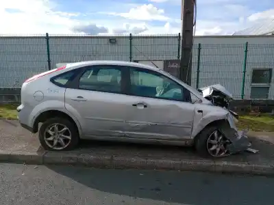 Vehicul casat ford focus berlina (cap) ambiente (d) al anului 2006 alimentat hwda