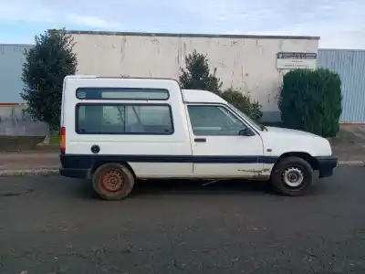 Véhicule à la ferraille renault express 1.9 d 64 cv / 47 kw de l'année 1993 alimenté 