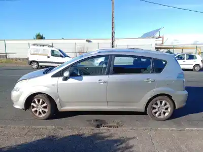 Veículo de Sucata toyota corolla verso (r1) 2.2 d-4d sol do ano 2005 alimentado 2adftv