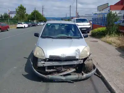 Veicolo di demolizione TOYOTA YARIS (NCP1/NLP1/SCP1)  dell'anno 2002 alimentato 1SZFE