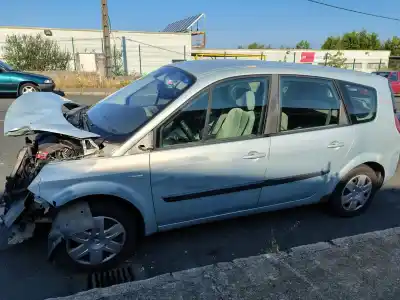 Veículo de Sucata RENAULT SCENIC II Grand Confort Dynamique 101 CV / 74 KW do ano 2007 alimentado K9KF7