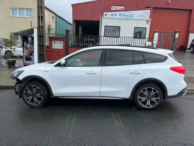 Véhicule à la ferraille ford focus turnier active de l'année 2020 alimenté ylda