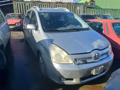 Veicolo di demolizione TOYOTA COROLLA VERSO (R1)  dell'anno 2004 alimentato 1CDFTV