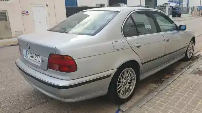 Veículo de Sucata bmw serie 5 berlina (e39) 525tds do ano 2001 alimentado 256t1