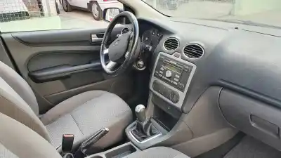 Vehicul casat ford focus berlina (cap) ambiente (d) al anului 2006 alimentat kkda