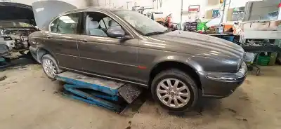 Здавання транспортного засобу jaguar x-type 2.5 v6 року 2002 потужний 