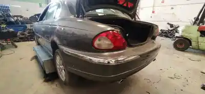 Здавання транспортного засобу jaguar x-type 2.5 v6 року 2002 потужний 