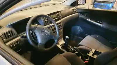 Veicolo di demolizione toyota corolla (e12) 2.0 d-4d linea sol berlina dell'anno 2002 alimentato 1cdftv