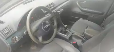 Veículo de Sucata audi a4 berlina (8e) 1.9 tdi (96kw) do ano 2002 alimentado awx