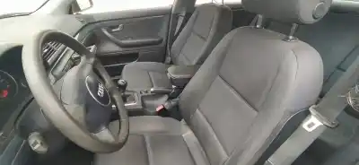 Veículo de Sucata audi a4 berlina (8e) 1.9 tdi (96kw) do ano 2002 alimentado awx