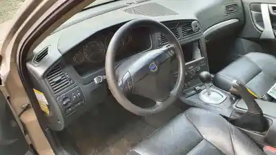 Veículo de Sucata volvo s60 berlina 2.4 d do ano 2003 alimentado d5244t