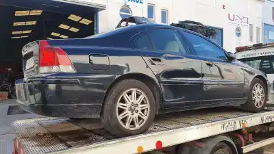 Sloopvoertuig VOLVO S60 BERLINA 2.4 D van het jaar 2005 aangedreven D5244T