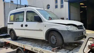 Sloopvoertuig opel combo tour van het jaar 2002 aangedreven y17dt