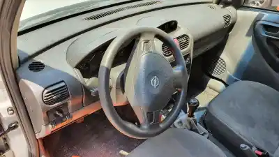 Sloopvoertuig opel combo tour van het jaar 2002 aangedreven y17dt