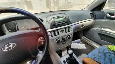 Veicolo di demolizione hyundai sonata (nf) 2.0 crdi style dell'anno 2006 alimentato d4ea