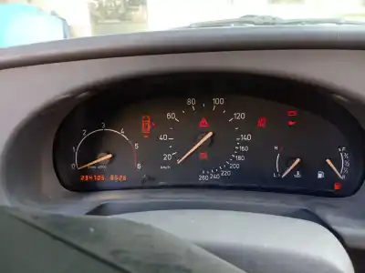 Veículo de Sucata saab 9-3 berlina 2.2 16v tid cat do ano 2002 alimentado d223l