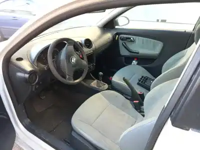 Veículo de Sucata seat                                               ibiza (6l1)                                                                                                                                                                                                                                                *                                                                                                                                                                                                                                                          do ano 2002 alimentado azq