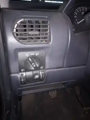 Veicolo di demolizione opel corsa c cosmo dell'anno 2003 alimentato z10xep