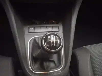 Vehicul casat volkswagen golf vi (5k1) rabbit al anului 2011 alimentat cayb