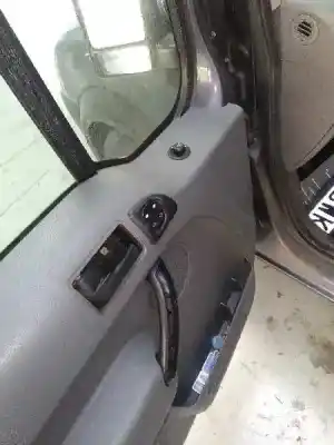 Veículo de Sucata ford tourneo connect (tc7) familiar do ano 2006 alimentado hcpa