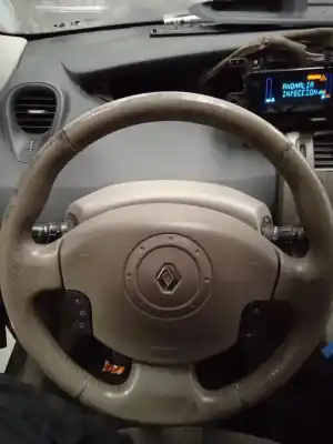 Veículo de Sucata renault scenic ii i- music do ano 2006 alimentado f9qe8