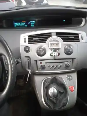 Veículo de Sucata renault scenic ii grand emotion do ano 2006 alimentado f9q804